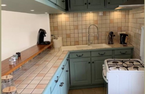 Deols Apartment | Maison proche du lac-4 pers-wifi-cour