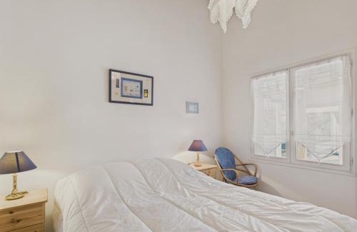 Les Conches House | Maison proche de la mer avec jardin pour 4
