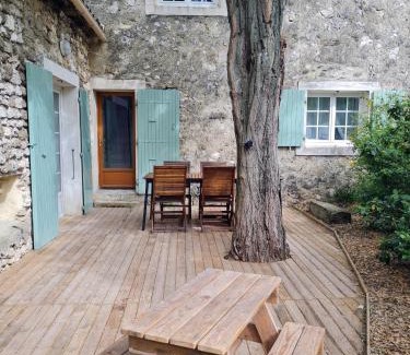 Reauville House | Maison provençale, jardin arboré et terrasses proche Grignan 8-10 pers