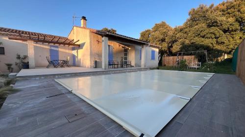 Grillon House | Maison Provençale - Piscine & Terrain de Pétanque