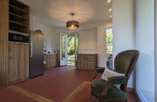 Chamalieres-sur-Loire House | Maison rénovée avec piscine, parc arboré et proche de la gare à Chamalières-sur-Loire - FR-1-582-469