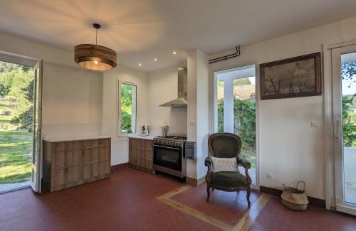 Chamalieres-sur-Loire House | Maison rénovée avec piscine, parc arboré et proche de la gare à Chamalières-sur-Loire - FR-1-582-469