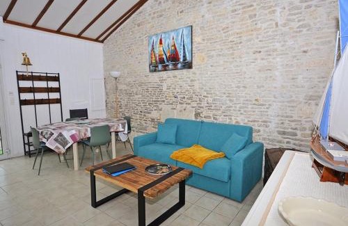 Saint-Georges-d'Oleron House | Maison rénovée 4 pièces à Saint-Georges-d'Oléron, 6 couchages, vélos, proche plages et pistes cyclables - FR-1-246A-114
