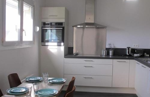 Pleumeur-Bodou House | Maison rénovée avec jardin, wifi, BBQ, parking, à 250m de la mer - Pleumeur-Bodou - FR-1-368-14