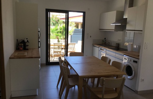 Narbonne-Plage House | Maison Rénovée Avec Jardin, Cœur de Station, 100 m de la Plage