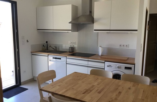 Narbonne-Plage House | Maison Rénovée Avec Jardin, Cœur de Station, 100 m de la Plage