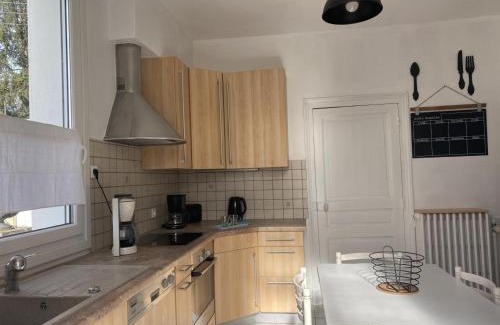 Moulins House | Maison rénovée avec jardin clos, proche du centre historique, idéale pour famille ou télétravail - FR-1-489-439