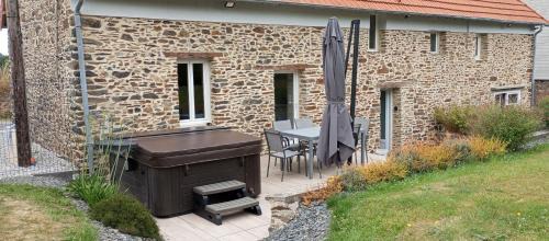 Saint-Ebremond-de-Bonfosse House | Maison rénovée dans le bocage Normand avec jacuzzi