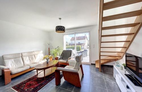 Carolles House | Maison rénovée proche mer 7 pers., jardin, wifi et ping-pong, 3 chambres, 2 salles d'eau - FR-1-361-426