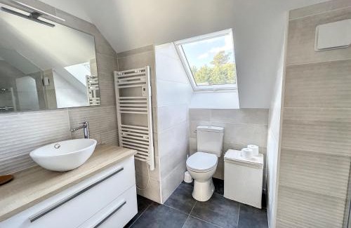 Carolles House | Maison rénovée proche mer 7 pers., jardin, wifi et ping-pong, 3 chambres, 2 salles d'eau - FR-1-361-426