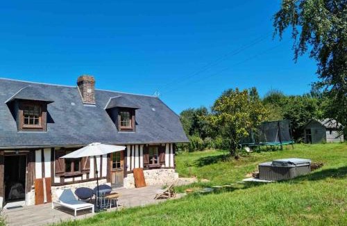 Saint-Samson-de-la-Roque House | Maison rénovée - jacuzzi et cheminée