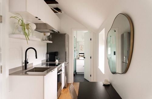 Old Montreal Apartment | Maison Rasco - One-bedroom double size bed suite