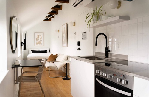 Old Montreal Apartment | Maison Rasco - One-bedroom double size bed suite