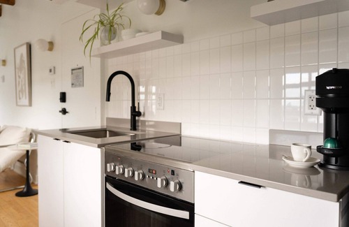 Old Montreal Apartment | Maison Rasco - One-bedroom double size bed suite
