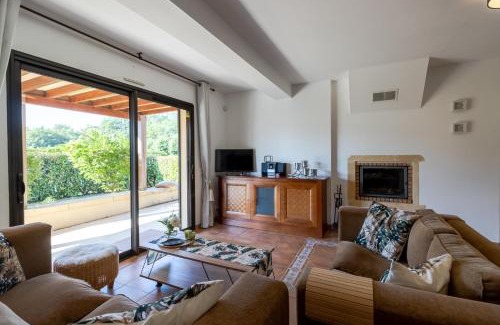 Castelnaud-la-Chapelle House | Maison Rose