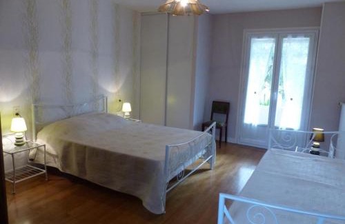Saint-Pourcain-sur-Sioule House | Maison spacieuse avec jardin clos, piscine privative et sauna, proche centre de Saint-Pourçain - FR-1-489-60