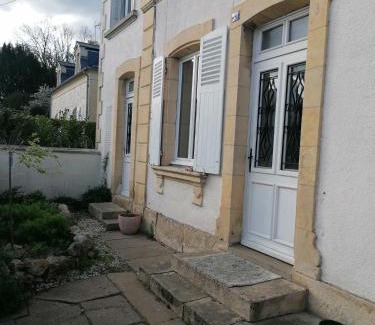 Guerigny House | Maison sansonnette