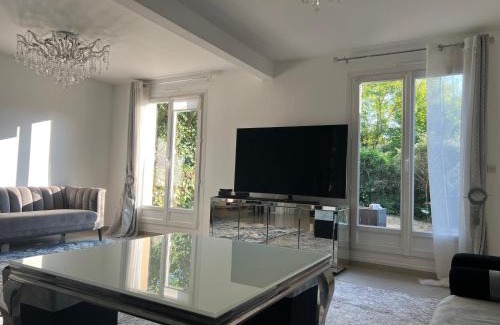 Domont House | Maison Serenity Domont Retreat