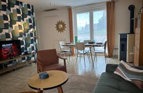 Chablis House | Maison Seventies climatisée, parking privé