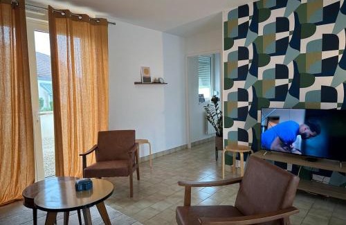 Chablis House | Maison Seventies climatisée, parking privé