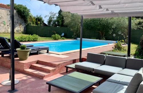 Saint-Bonnet-sur-Gironde House | Maison Spacieuse & Piscine