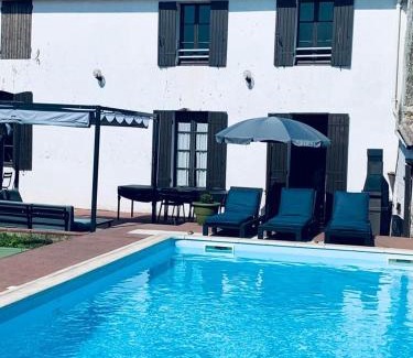 Saint-Bonnet-sur-Gironde House | Maison Spacieuse & Piscine