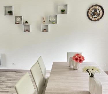 Crevecur-le-Grand Villa | Maison spacieuse de Lila avec 3 places de parkings