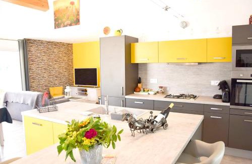 La Roche-sur-le-Buis House | Maison spacieuse à La Roche-sur-le-Buis avec piscine privée 150 m²
