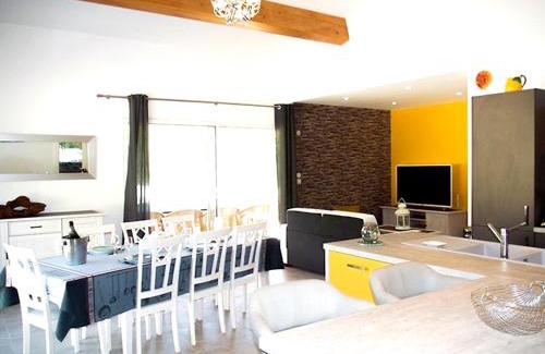 La Roche-sur-le-Buis House | Maison spacieuse à La Roche-sur-le-Buis avec piscine privée 150 m²