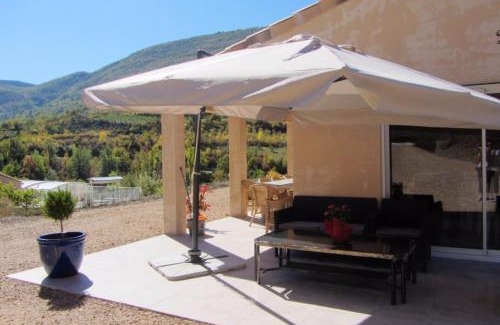 La Roche-sur-le-Buis House | Maison spacieuse à La Roche-sur-le-Buis avec piscine privée 150 m²