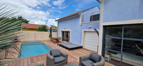 Quartier des Boucholeurs Apartment | Maison spacieuse avec piscine proche de la plage