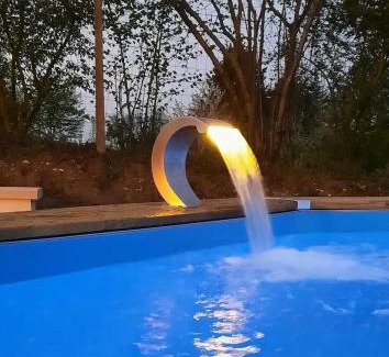 Fourches House | Maison spacieuse avec piscine et vue sur jardin à Fourches