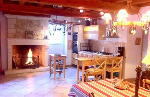 Fourches House | Maison spacieuse avec piscine et vue sur jardin à Fourches