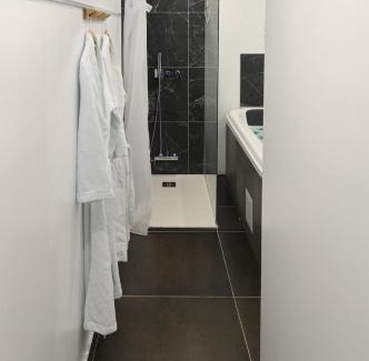 Sainte Marie - Saint Leon Apartment | Maison spacieuse - Grand jacuzzi