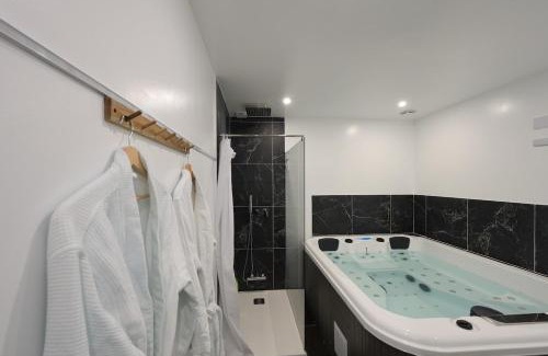 Sainte Marie - Saint Leon Apartment | Maison spacieuse - Grand jacuzzi