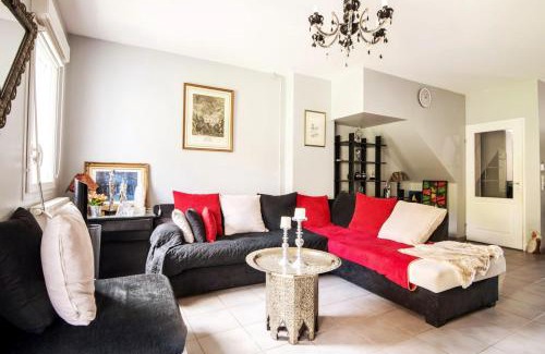 La Madeleine House | Maison spacieuse, quartier La Madeleine, terrasse et jardin