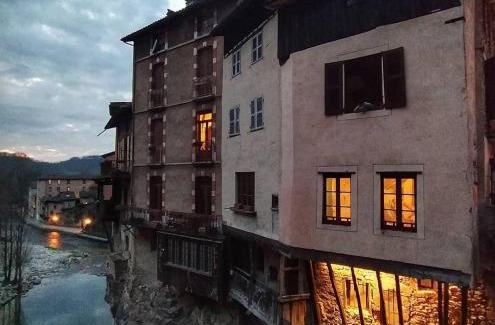 Pont-en-Royans House | Maison suspendue avec jacuzzi privatif