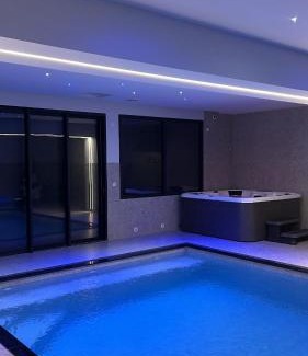 Creches-sur-Saone Apartment | Maison T2 avec spa privatif