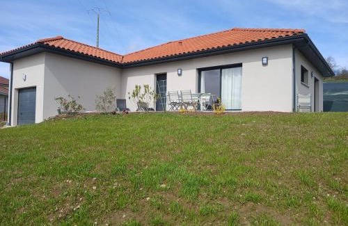 Le Pont-de-Beauvoisin Villa | Maison tout confort, 4 pers parking privé