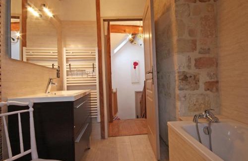 Crouttes House | Maison traditionnelle avec jardin, animaux admis, WIFI et équipements tout inclus - FR-1-497-19