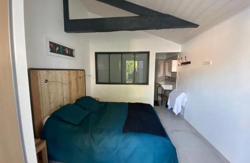 Barbatre House | Maison Traditionnelle Rénovée, Proche Plage, Barbâtre - Terrasse, Wifi, Confort Modern - FR-1-426-371