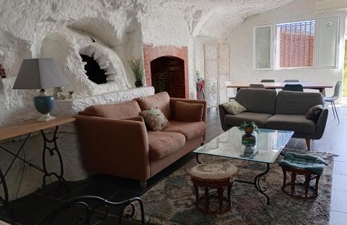 Luynes House | Maison troglodytique au coeur des Châteaux de la Loire - Le Cerisier Perché