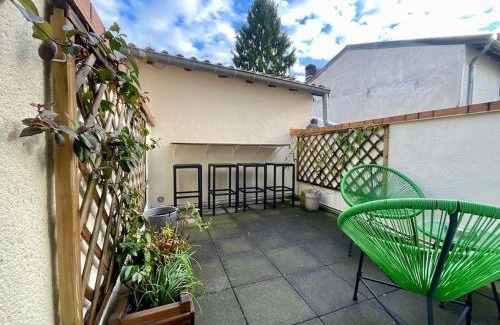 Verdun House | Maison Verdun Centre - Terrasse - Wifi - 8 personnes - Géré Par PrestaZen'Services
