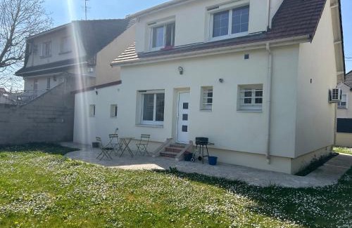 Villepinte House | Maison vert galand