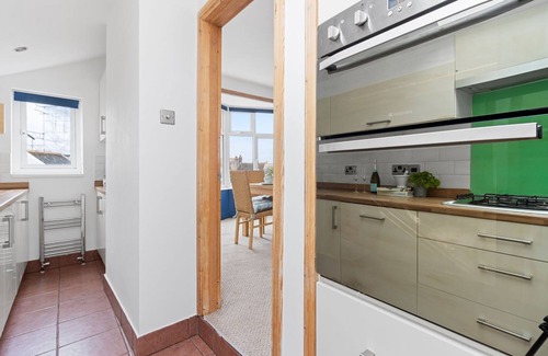 Paignton House | Maisonette with a garden & garage - 2 mins from beach