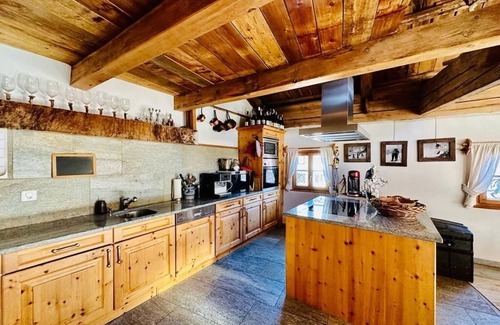 Sent Apartment | Maisonettewohnung im Alpenstil mit 360 Grad Kamin