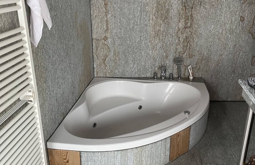 Sent Apartment | Maisonettewohnung im Alpenstil mit 360 Grad Kamin