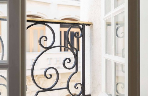 1st Arrondissement Apartment | MaisonMars Le Complexe Les Petits Pavillons