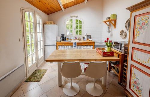 Velizy-Villacoublay Ski Chalet | Maisonnette à l étang