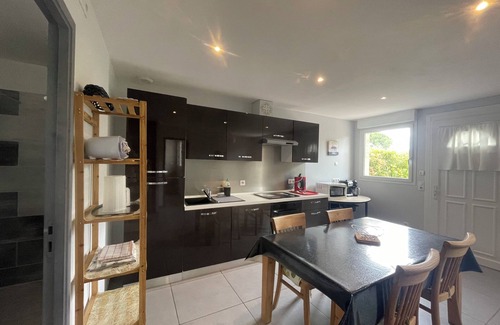 Pezenas House | Maisonnette and swimming pool in enclosed grounds electric gate